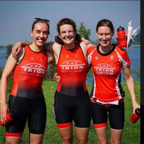 Triathlon kleding ontwerpen en bedrukken 1 tot 3 weken levertijd.